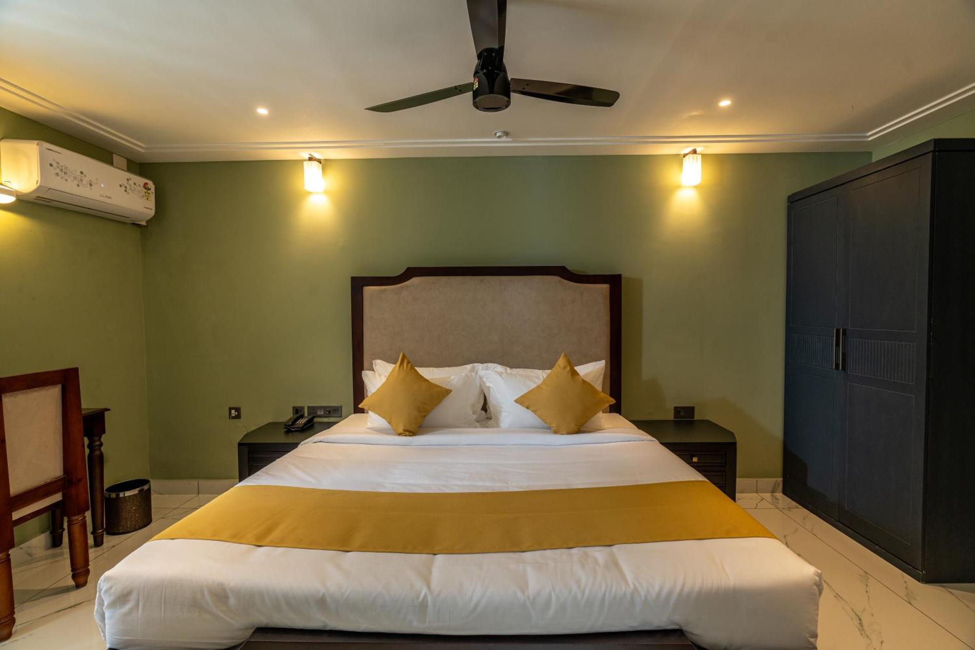 Court 11 By Dimora Hotel Kochi Bagian luar foto