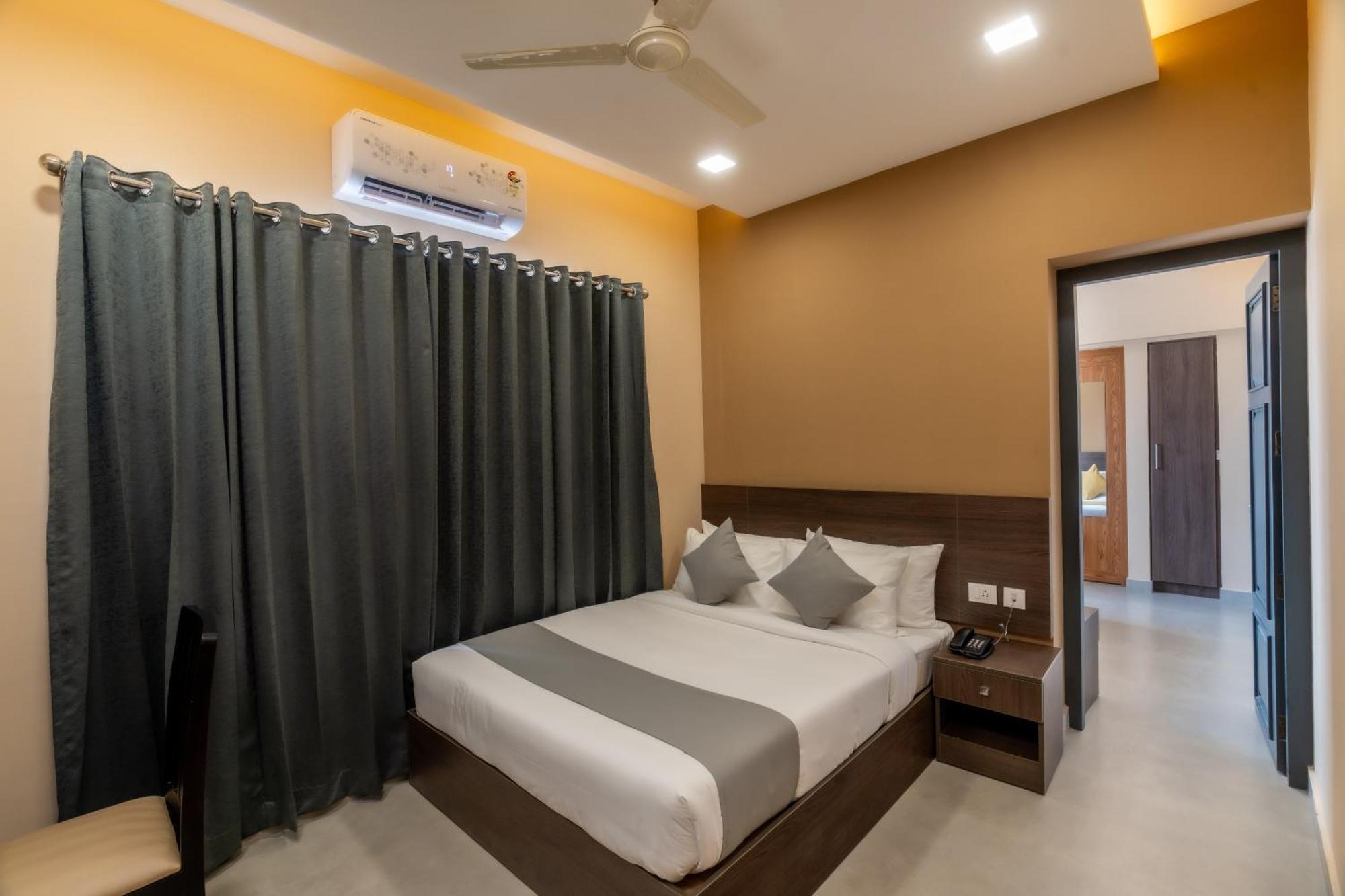 Court 11 By Dimora Hotel Kochi Bagian luar foto
