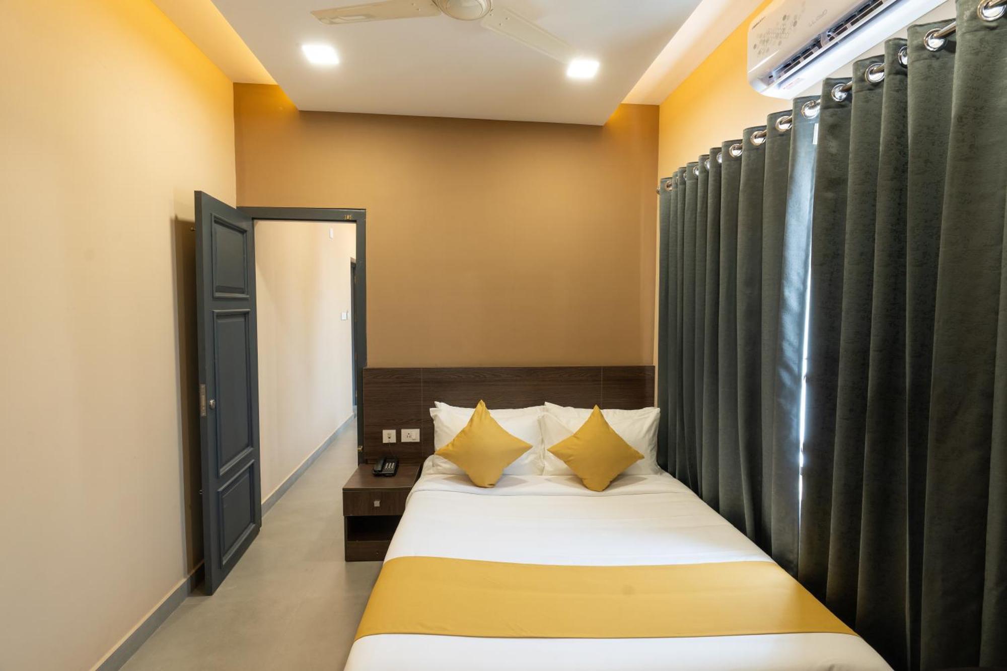 Court 11 By Dimora Hotel Kochi Bagian luar foto